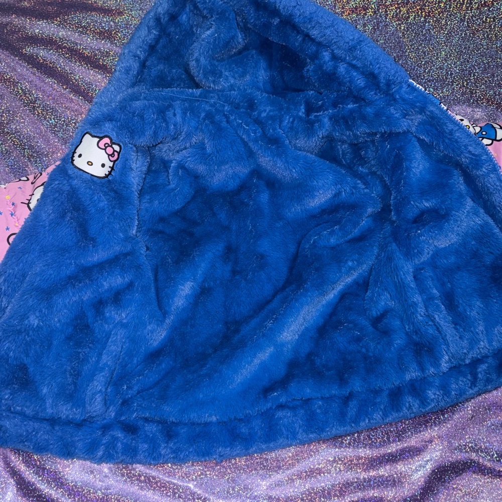 Hello Kitty Reversible Puffer Jacket - Picture 6 of 8